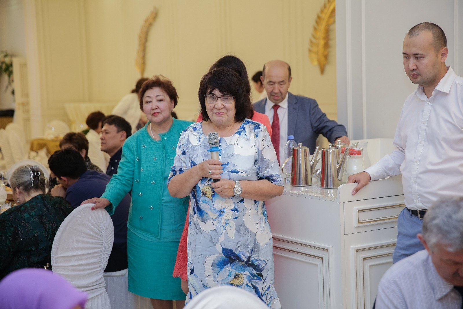 Алия Шаукатовна выступает на вечере памяти отца, 2019